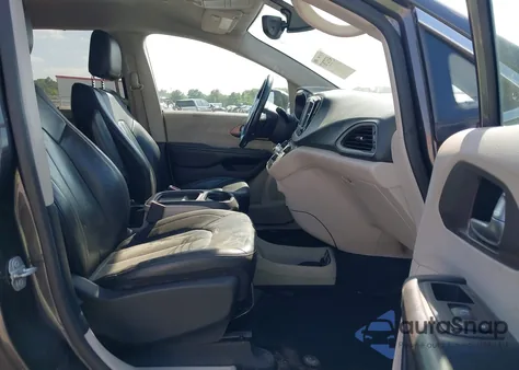 2019 Chrysler Pacifica Touring L z USA, uszkodzony, nr VIN 2C4RC1BG0KR680795